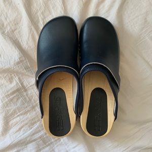BJORK swedish comfort maja wood clogs navy